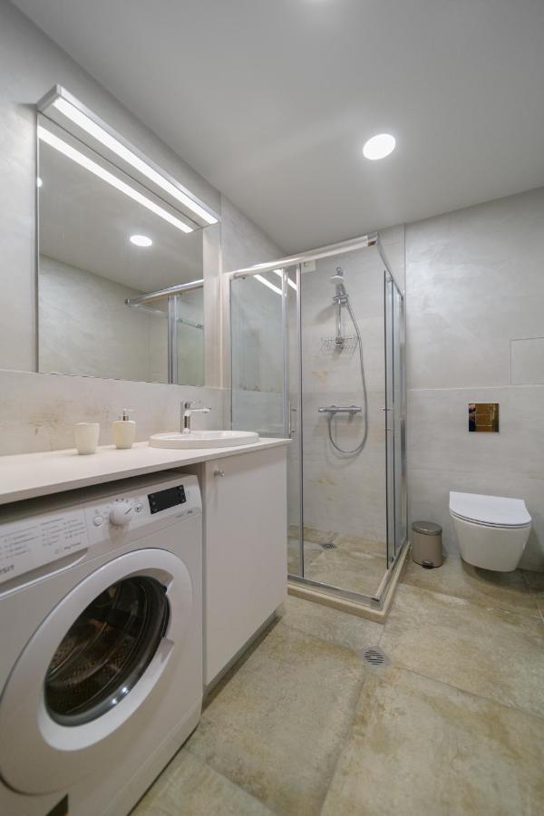 Magdalena Apartment - Two Bathrooms, Perfect City Center 바르나 외부 사진